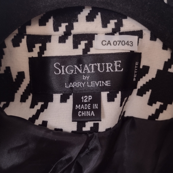 Cropped Houndstooth Blazer - Picture 2 of 4